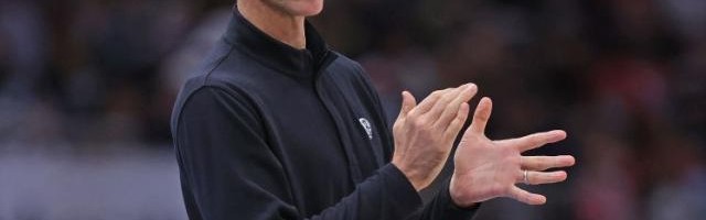 开云体育-被轰28比8不喊暂停 篮网赢球纳什也要进会议室