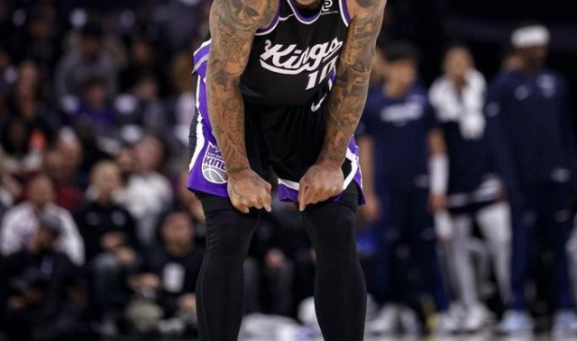 kaiyun-神的武器！德罗赞19中14+0三分出手砍32分2板6助3断，罚球5中4